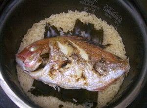A picture of Sea Bream Rice in a Rice Cooker ♪ A Whole Fish or Filets.