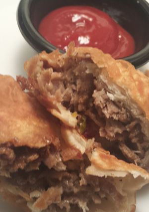 A picture of Cheesesteak Egg rolls.