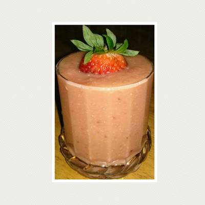 Banana Strawberry Pear Smoothie Recipe by Maninder Kaur Bawa. - Cookpad