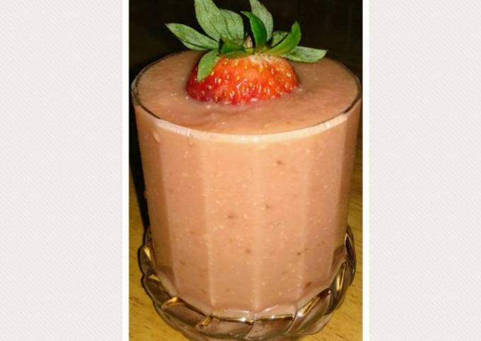 Easiest Way to Prepare Homemade Banana Strawberry Pear Smoothie