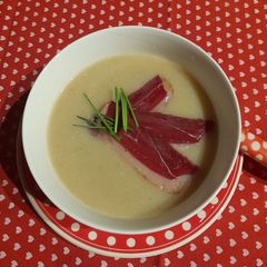 A picture of Simple fennel and cauliflower soup.
