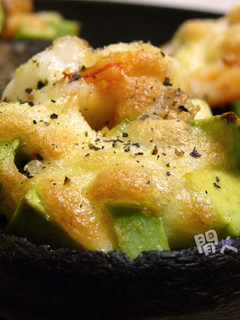 蒜香蝦牛油果焗磨菇 的食譜成品照片
