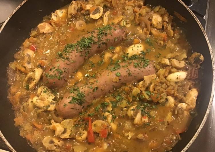 Comment Préparer Des Saucisses de Toulouse à l ail et aux carottes fenouil champignons et panais