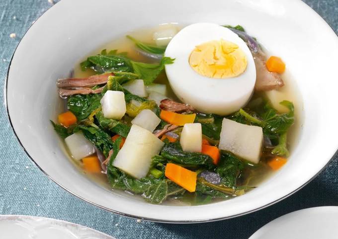 Как приготовить витаминный суп со шпинатом и щавелем: простой рецепт