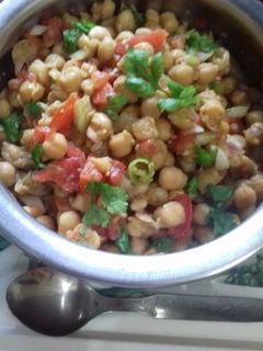 छोले चाट (Chole chaat recipe in Hindi) रेसिपी मुख्य फोटो