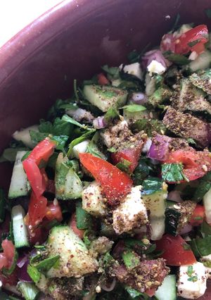 A picture of Za’atar salad (can be vegan).