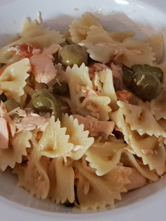Foto di Farfalle con TRANCI di salmone e verdure 🐟🥒🥕🎄