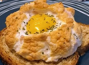 Una foto de Huevos Nube con Jamón #lacocinadeBea
