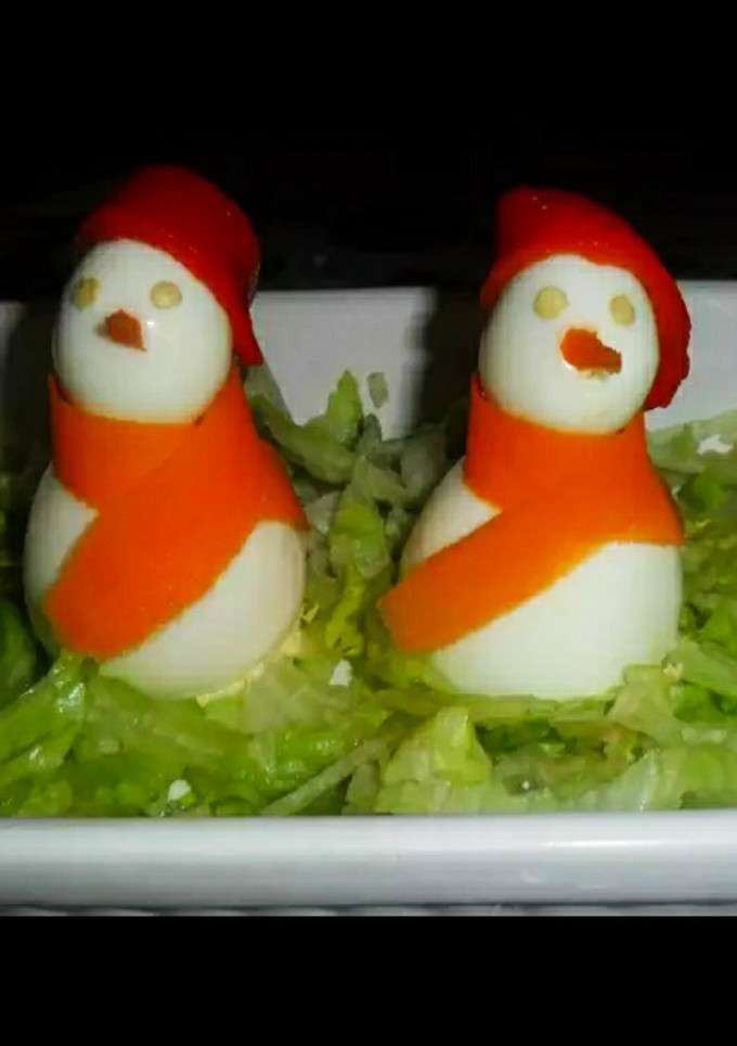 Una foto de Muñecos de nieve de huevos rellenos