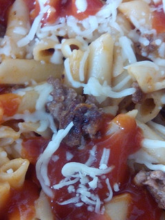 Una foto de Macarrones con carne picada y queso mozzarella