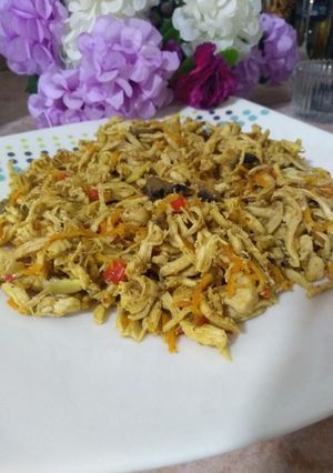 Una foto de Pollo mechado con champiñones y zanahoria
