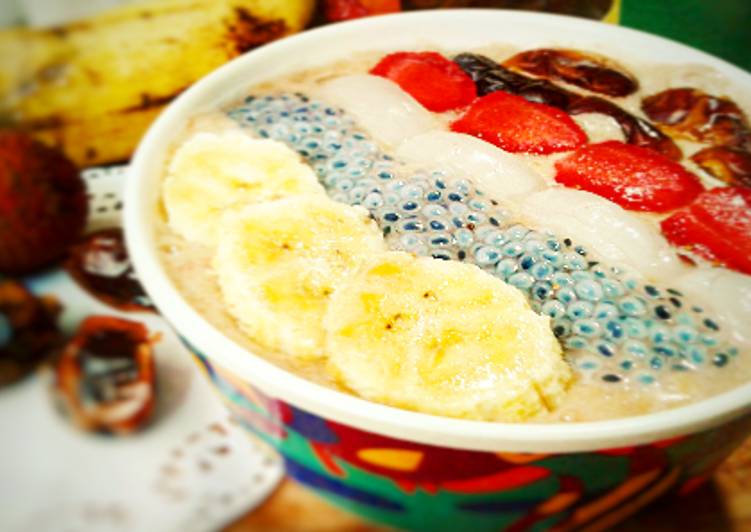 26. Smoothie bowl ~ pisang dan kurma #BikinRamadanBerkesan