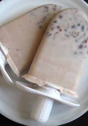A picture of ‘Azuki’ & Milk Icy Poles.