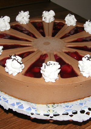 Gluténmentes feketeerdő torta Zila tortaformában recept fotója