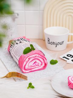 Foto resep Dragon Fruit Towel Cake (Mille Crepes Roll)