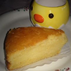 A picture of Lemon Yogurt Cake.