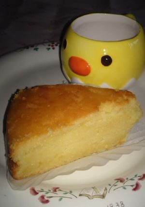 A picture of Lemon Yogurt Cake.