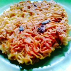 A picture of Noodles Omelettes.