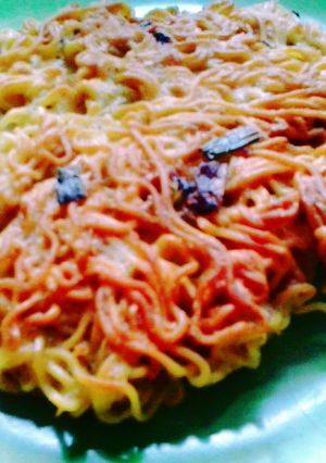 A picture of Noodles Omelettes.