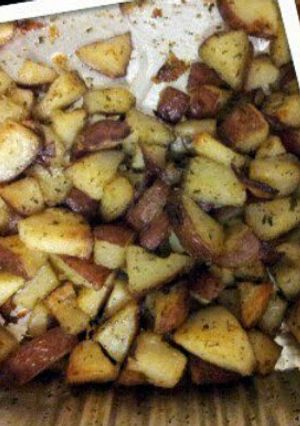 A picture of Red roasted baked potatoes.