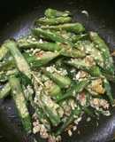 Đậu bắp xào trứng, cà chua