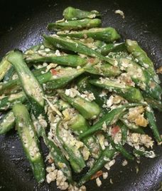 đậu bắp xào trứng