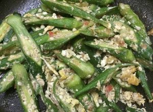 Hình của món Đậu bắp xào trứng, cà chua.