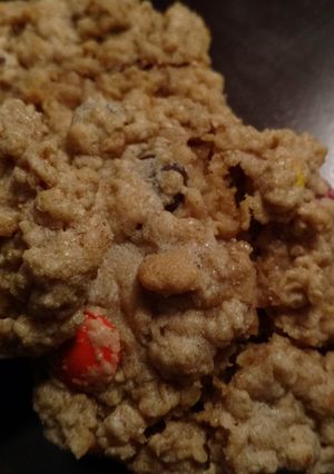 A picture of Monster Cookies.