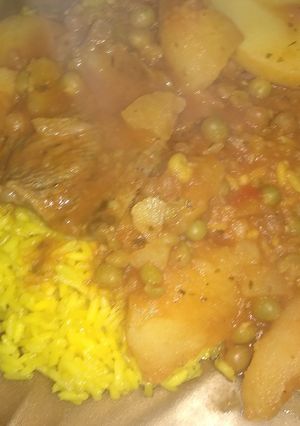 Una foto de Bife a la criolla con arroz azafranado (?