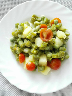 Una foto de Ensalada de habichuela, papa y tomate