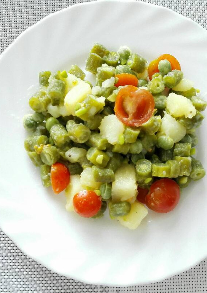Una foto de Ensalada de habichuela, papa y tomate