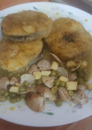 Foto principal de Merluza con chirlas y pota