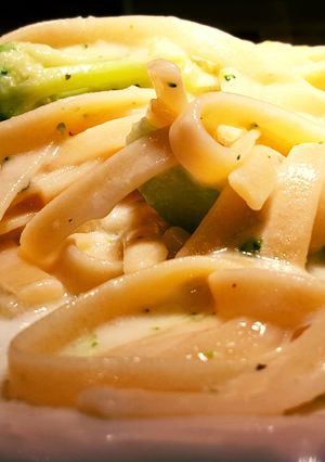 A picture of Skinny'ish Alfredo sauce.