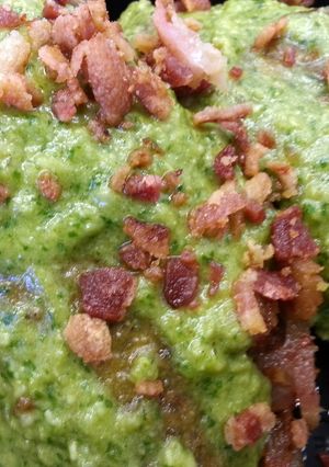 A picture of Bacon-Arugula Pesto Chicken.