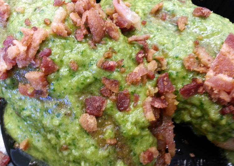 Steps to Make Appetizing Bacon-Arugula Pesto Chicken