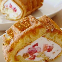 A picture of Fluffy Waffle Roll Cake.