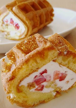 A picture of Fluffy Waffle Roll Cake.