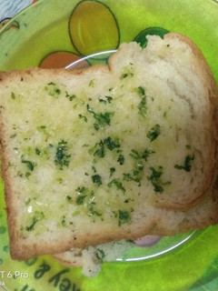 A picture of Garlic bread using bread slices.