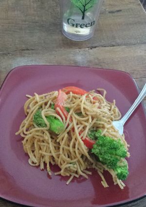A picture of Thai Peanut Curry Noodles.