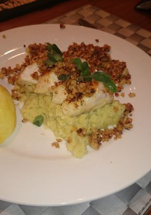 A picture of Chicken with leek puree and macadamia nuts.