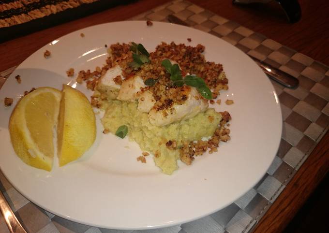 Chicken with leek puree and macadamia nuts
