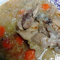 A picture of Chicken and rice stoup.