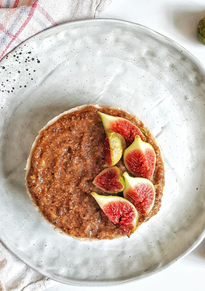 Una foto de 🌱Cheesecake vegana de limón con mermelada de higos🌱