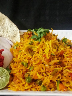 મુંબઈ ના ફેમસ તવા પુલાવ (Mumbai Famous Tava Pulao Recipe In Gujarati) રેસીપી મુખ્ય ફોટો