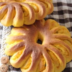 A picture of Flower Shaped Bread with Kabocha Squash Paste.
