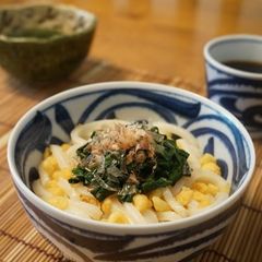A picture of Mulukhiya Chilled Udon with Tempura Crumbs.