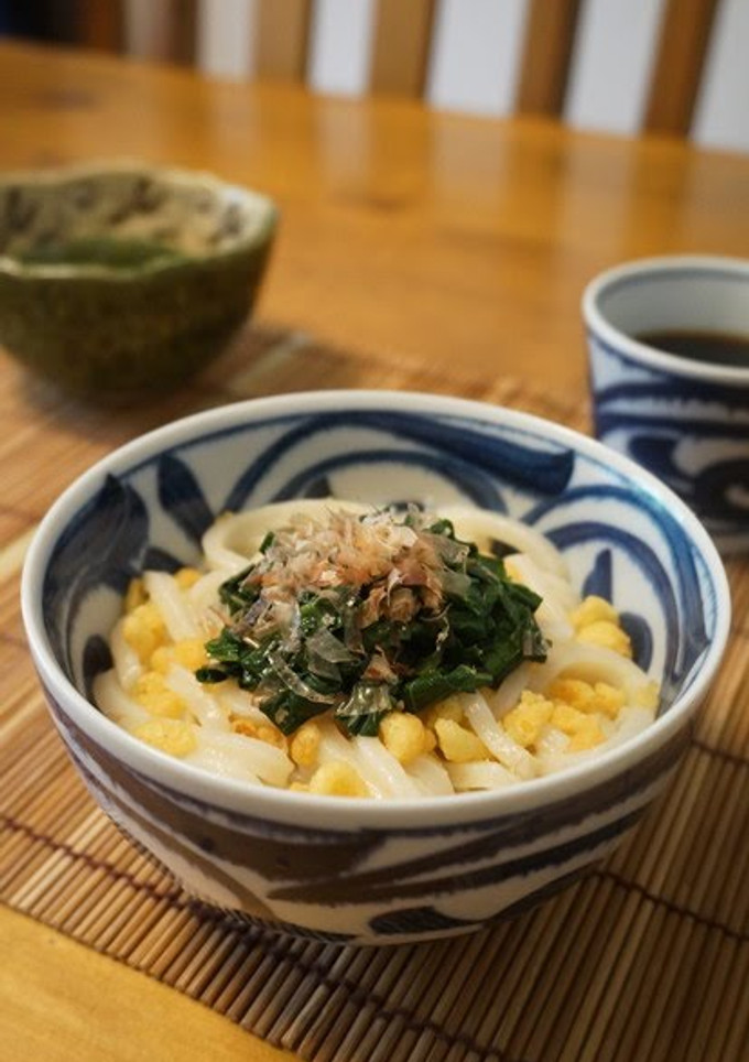 A picture of Mulukhiya Chilled Udon with Tempura Crumbs.