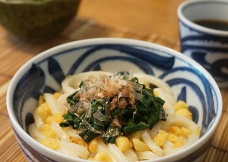 Mulukhiya Chilled Udon with Tempura Crumbs