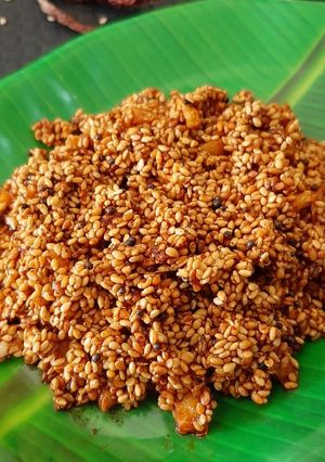 लसूण झुरका..मराठवाडा स्वाद (lasun jhurka recipe in marathi) रेसिपी चे मुख्य फोटो