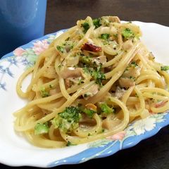 A picture of Carbonara shrimp spaghetti.